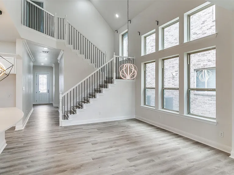 523 Paddock Way — Photo 6