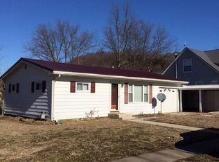 210 Elm St, Eldred, IL 62027