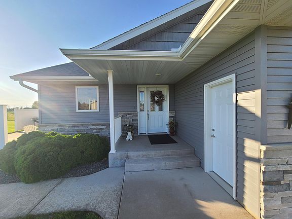 3rd image of 15021 Garden Ct
