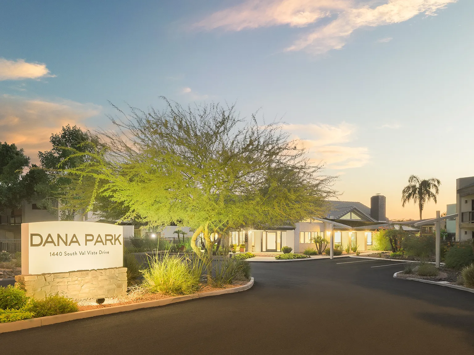 Dana Park Apartments — Photo 1