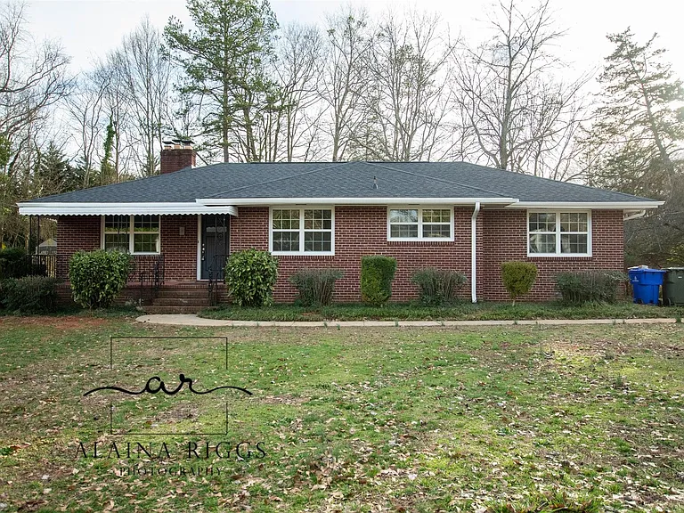 126 Vanderbilt Cir — Photo 10