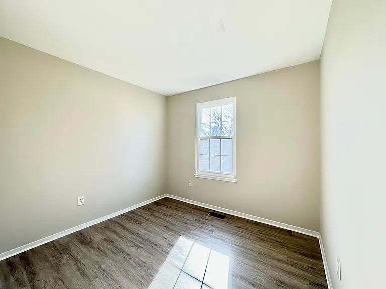 402 Carousel Ct — Photo 22