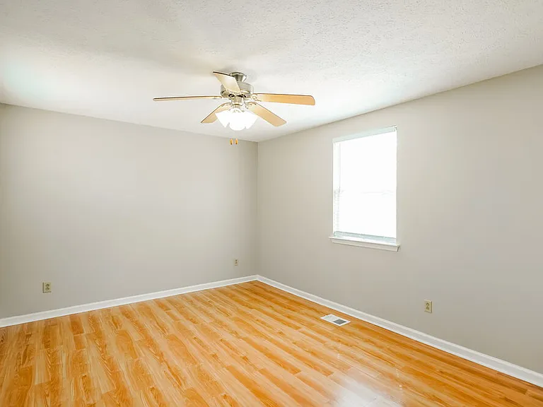 106 Bradford Cir — Photo 15