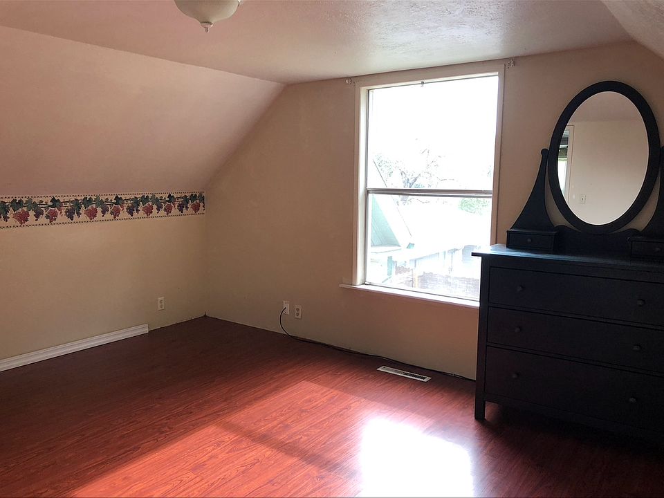 3RD BEDROOM WITH NEWLY INSTALLED WINDOW