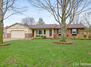 7115 Magnolia Dr, Jenison, MI 49428