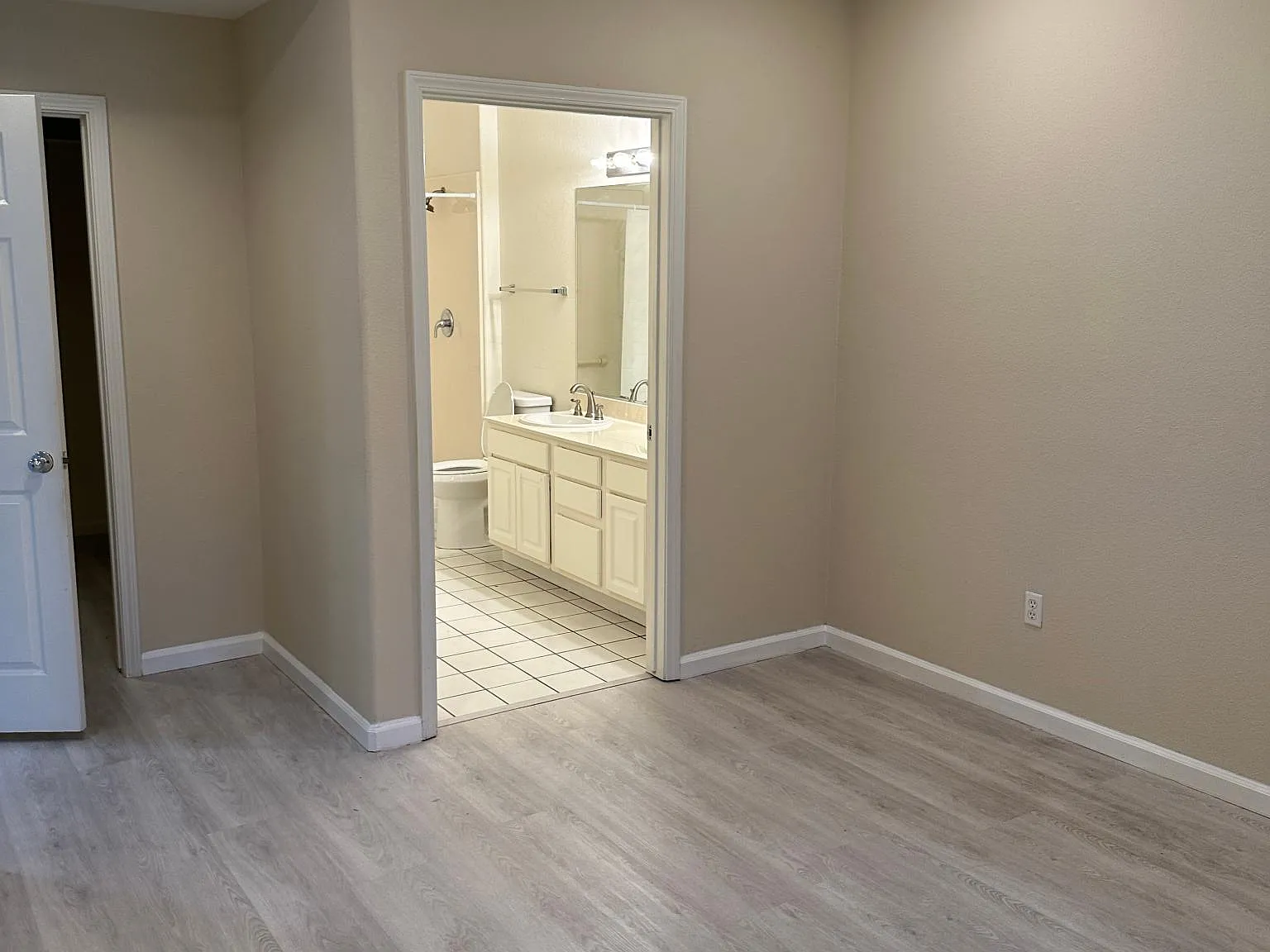 2 bed, 1134 sqft, $3,600 — Photo 1