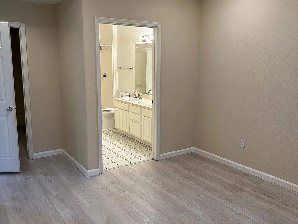 905 Sunrose Ter #106