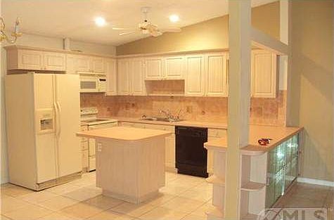 4th image of 4423 Woodstock Dr APT B