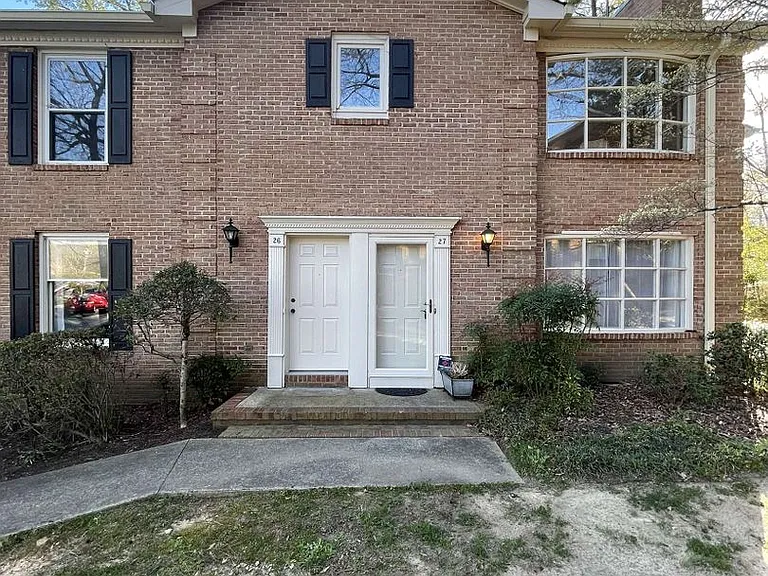 1515 E Franklin St #B-27 — Photo 1