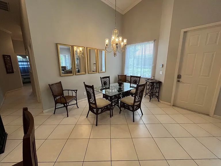 9201 Wentworth Ln — Photo 9