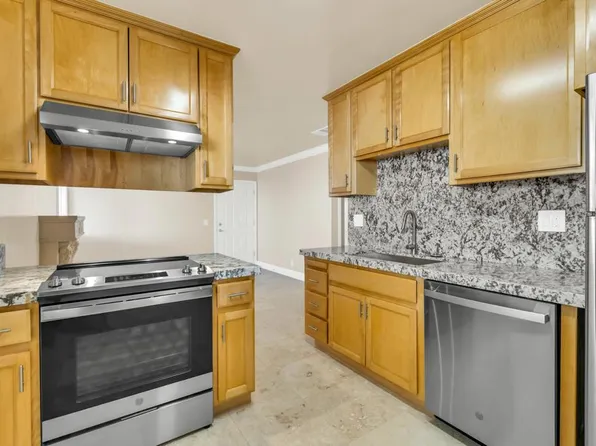 2418 V St APT 4, Sacramento, CA 95818