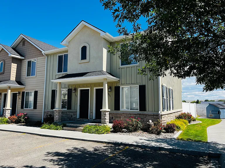 2527 Eagle Dr #TOWNHOUSE — Photo 1