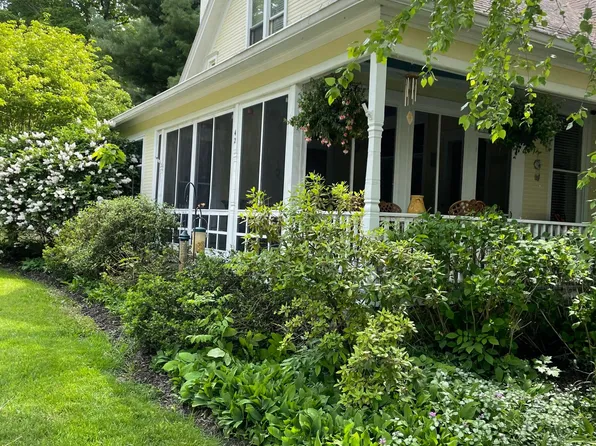 42 Mixer St, Douglas, MI 49406