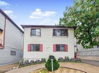 121 Russek Dr, Staten Island, NY 10312