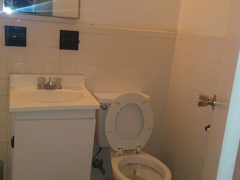 2nd image of 10925 Merrick Blvd #6B