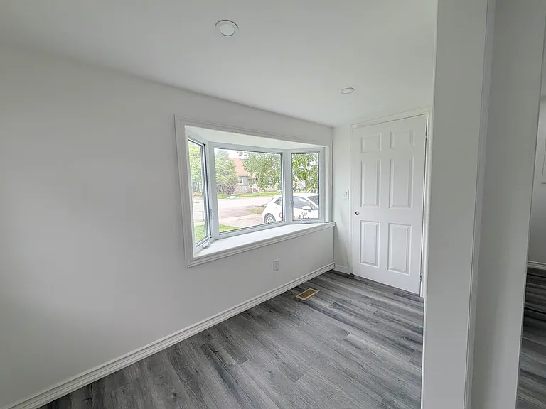 168 Borden Ave — Photo 5