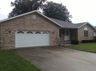 523 N Main St, Hoyleton, IL 62803