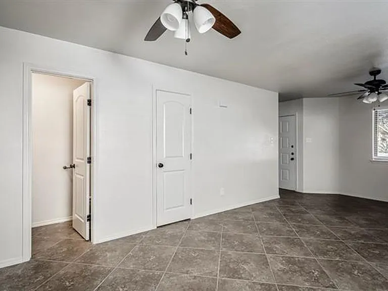 111D Rhonda St — Photo 2