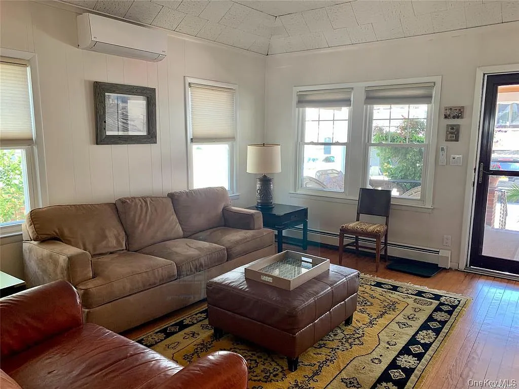 3 bed, 1.5 bath, 794 sqft, $2,800 — Photo 4