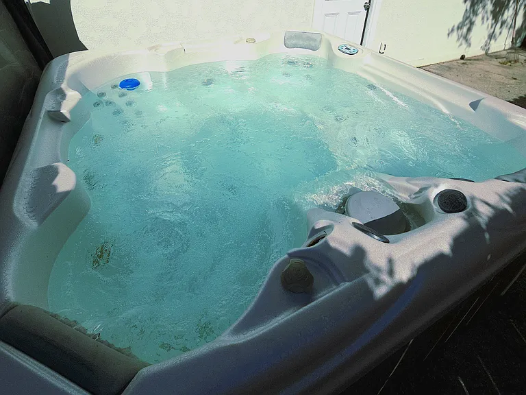 Hot Tub Jacuzzi (Included in Rental)