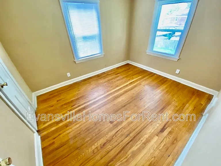1228 S Roosevelt Dr — Photo 6