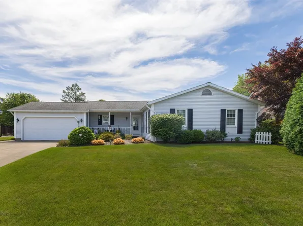 4927 King Arthur Dr, Erie, PA 16506