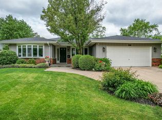 1017 Summit Hills Ln, Naperville, IL 60563