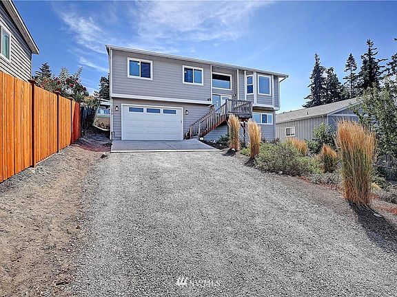 3rd image of 1079 Pinehurst Ct