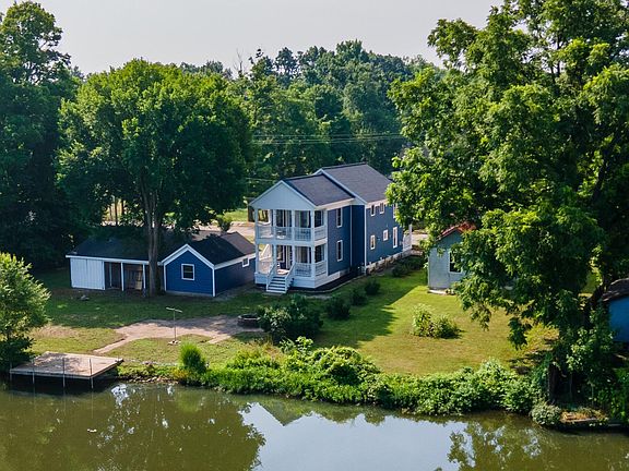 2nd image of 816 River St