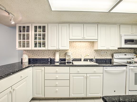 5th image of 201 E Ocean Dr #1-311