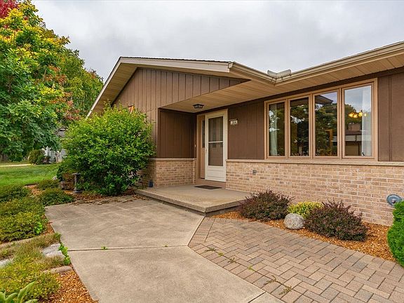 2nd image of 304 Schweitzer Dr