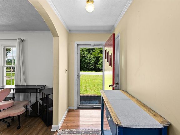 3rd image of 4994 Hampton Rd