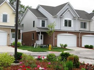 844 Jameson Ct W, Carol Stream, IL 60188