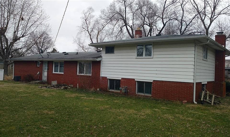 2nd image of 8740 Maple Hill Dr