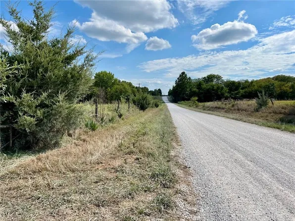 915 NW 1501st Rd, Holden, MO 64040