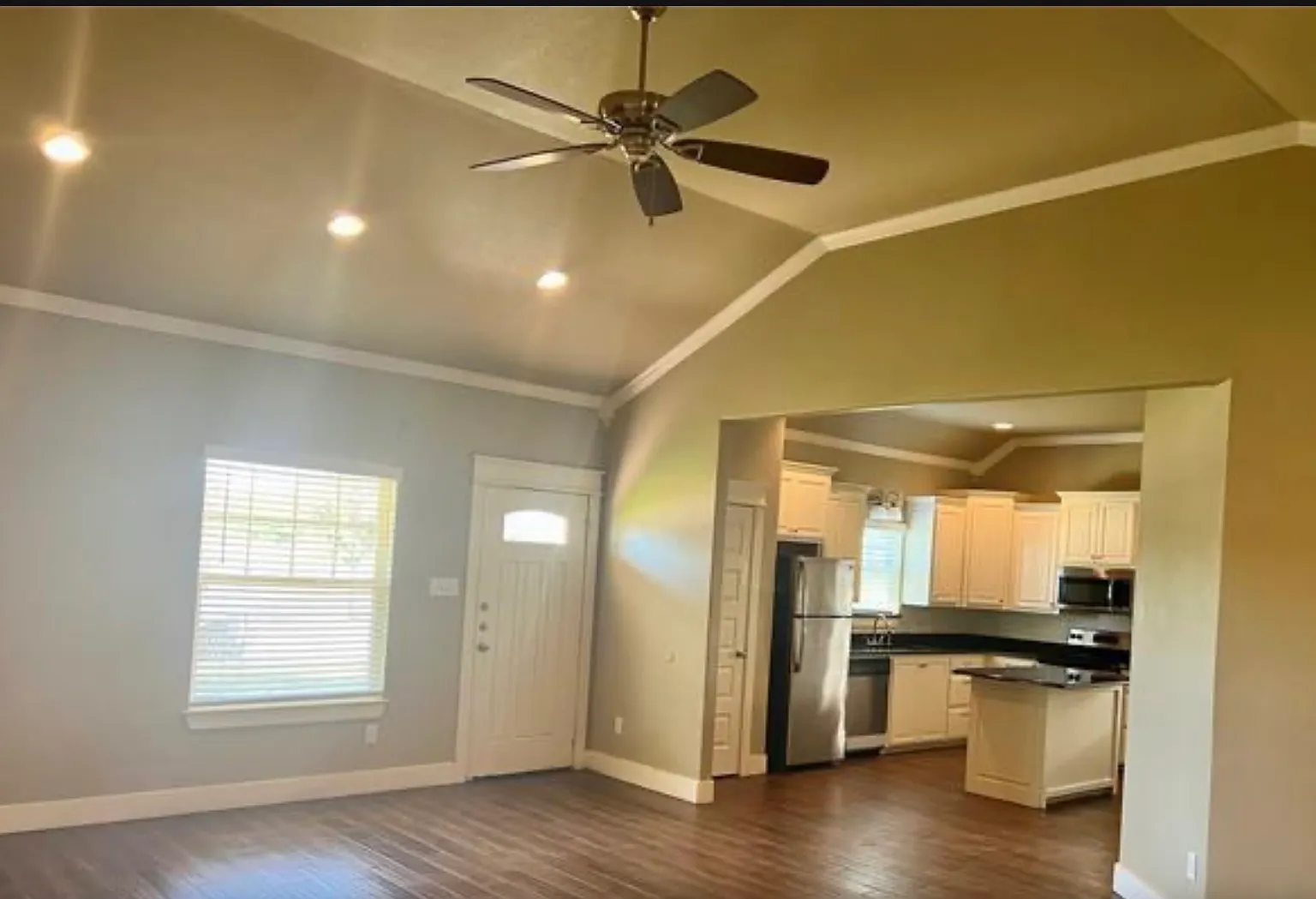 3 bed, 1598 sqft, $2,500 — Photo 4