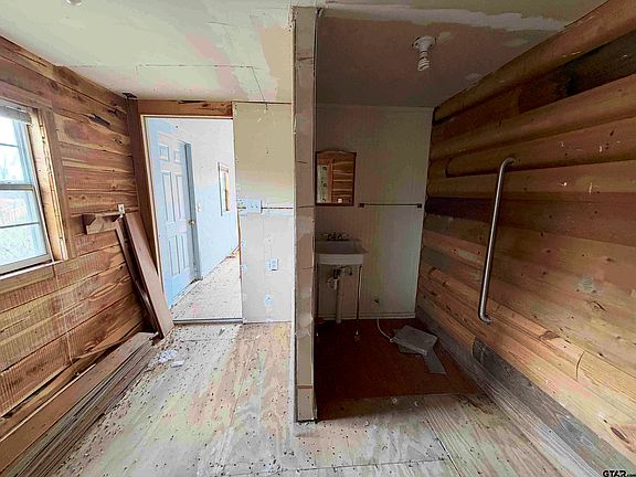 4th image of 2736 SE County Rd #4250