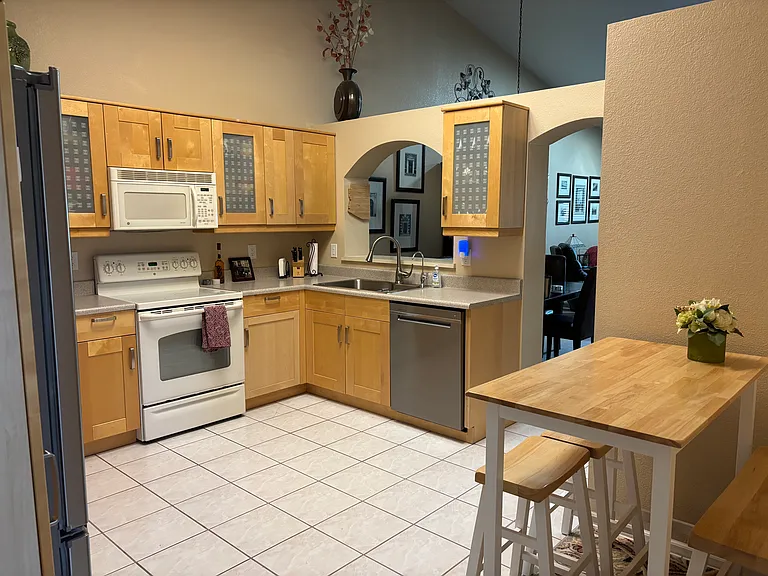 907 E Vaughn Ave — Photo 12