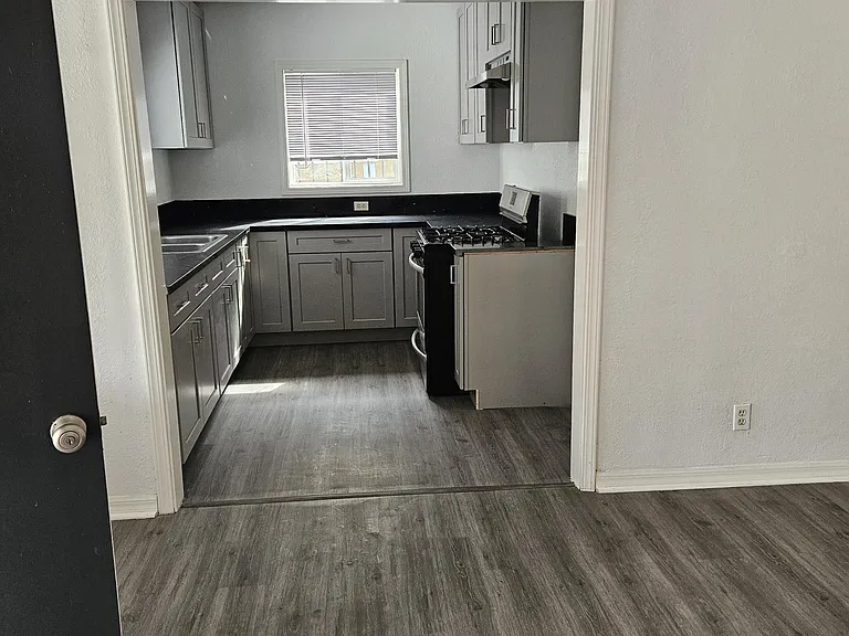 10619 S Budlong Ave — Photo 10