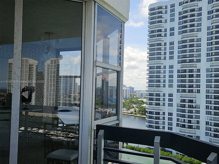 3600 Mystic Pointe Dr #1607 — Photo 31