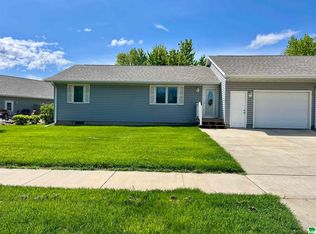 308 E Dupont St, Elk Point, SD 57025