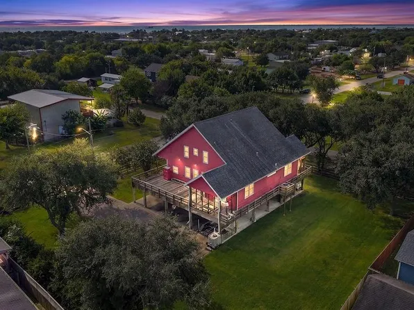 746 12th St, San Leon, TX 77539
