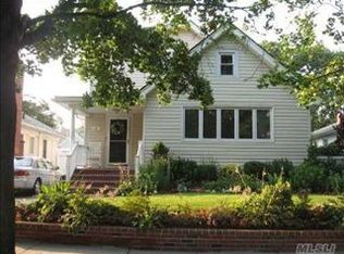 32 Clifford St, Lynbrook, NY 11563