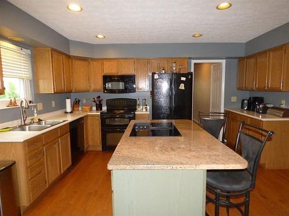 4th image of 8315 White Hill Ln