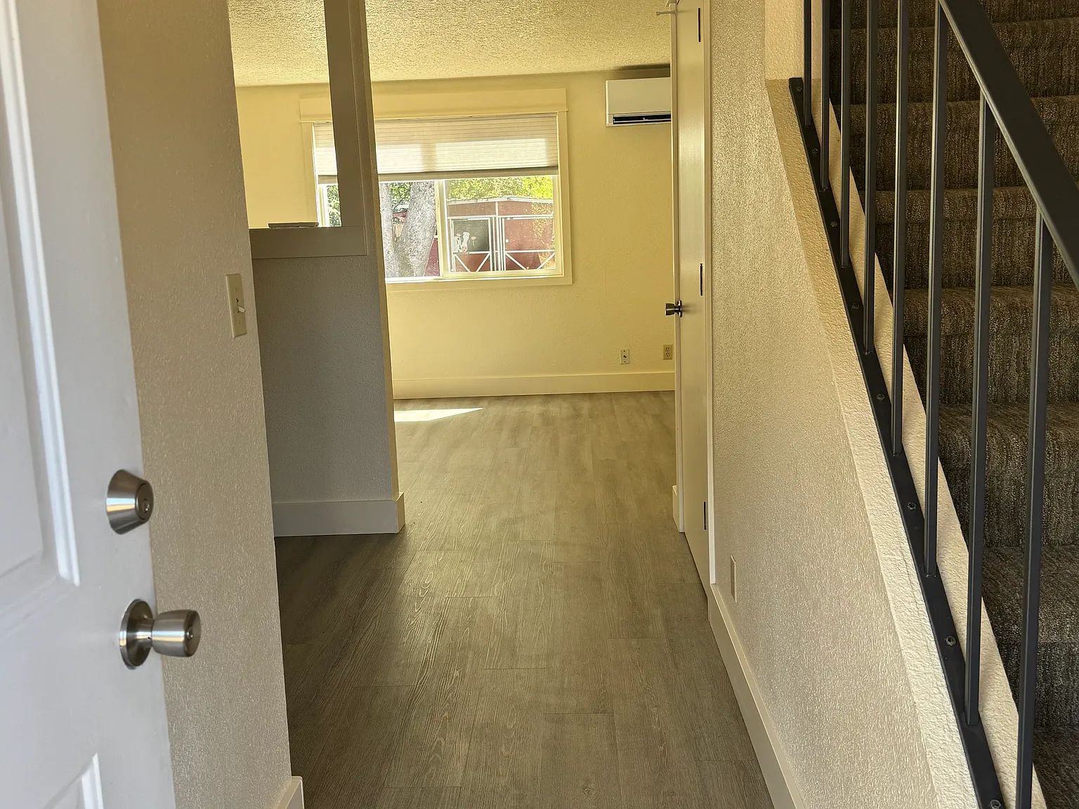 2 bed, 832 sqft, $1,900 — Photo 2