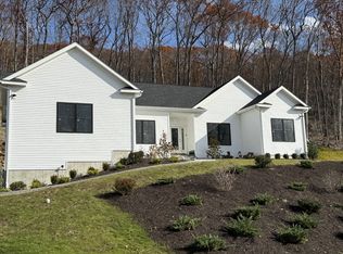 2 Deer Run Rd, Middlebury, CT 06762