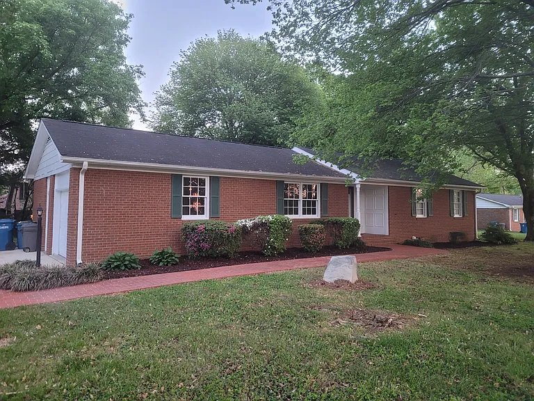 5701 Cates Dr — Photo 2