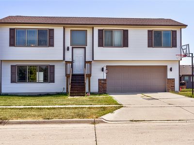618 Meadow Brook Pl, Huxley, IA, 50124