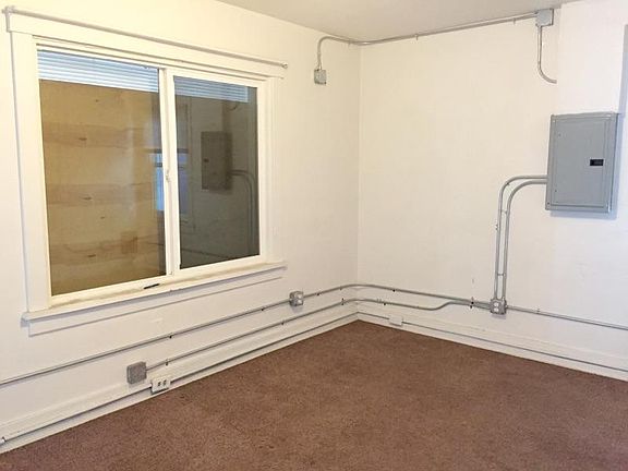 4th image of 372 S Bouquet St #C