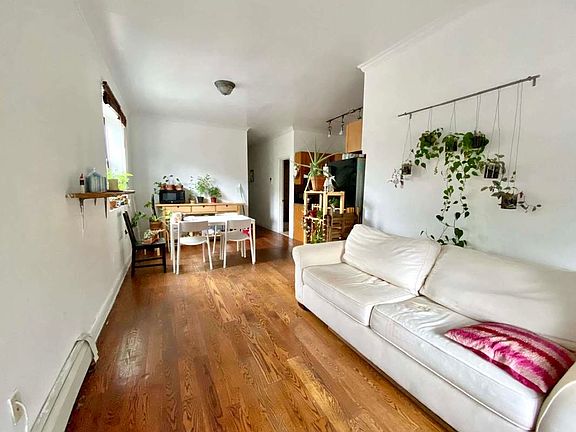 4th image of 20 Underhill Ave #2B